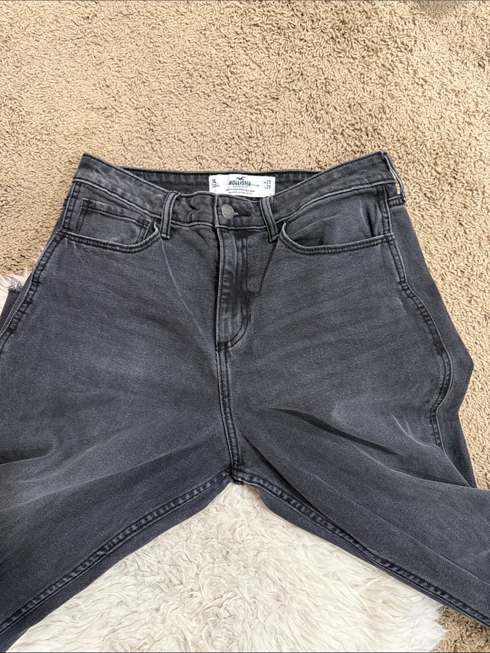 Hollister Women’s Black High Rise Curvy High Rise Mom Jean Size 29 Long - Picture 8 of 8
